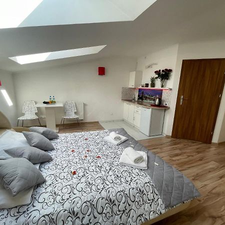Hotelik Gold Raszyn Extérieur photo