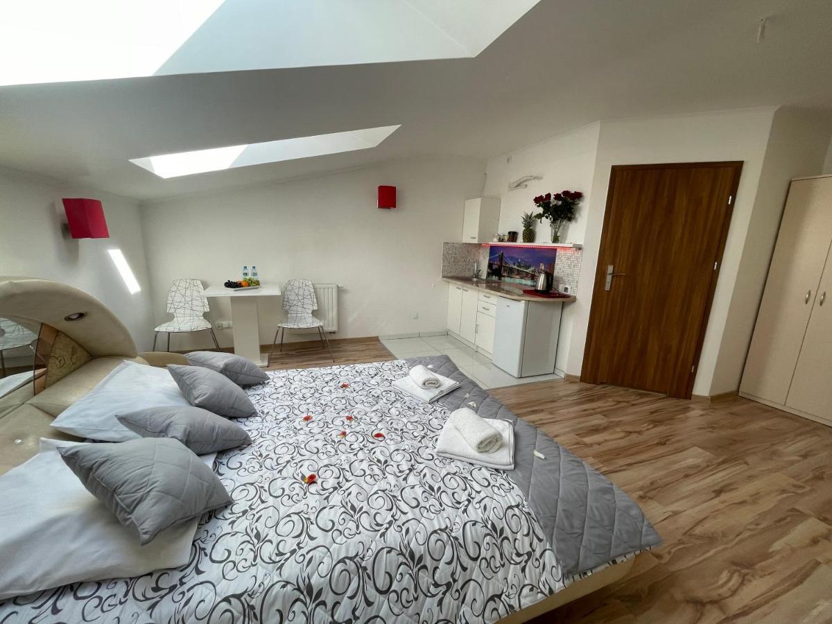 Hotelik Gold Raszyn Extérieur photo