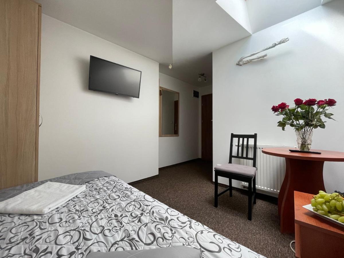 Hotelik Gold Raszyn Extérieur photo