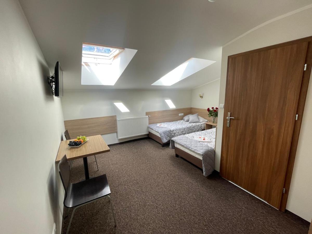 Hotelik Gold Raszyn Extérieur photo