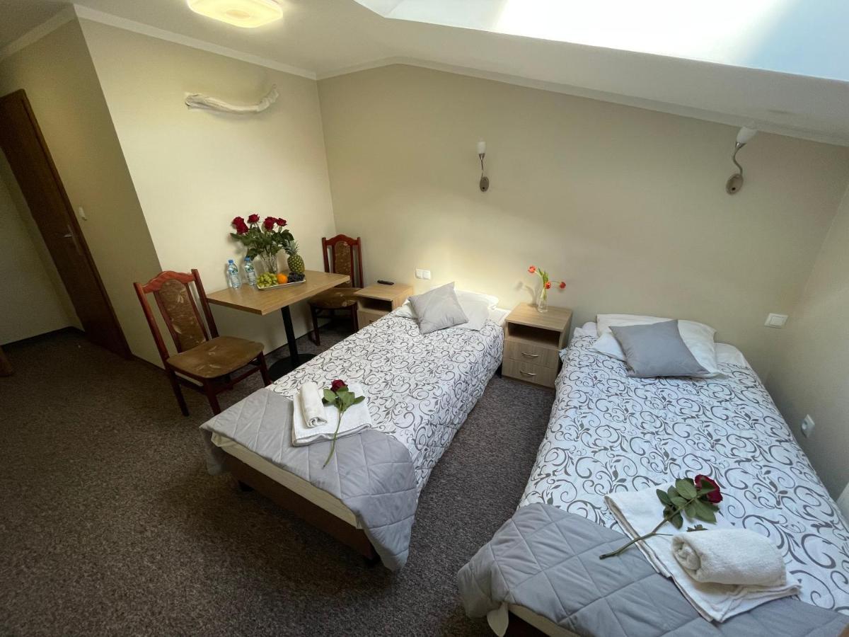 Hotelik Gold Raszyn Extérieur photo