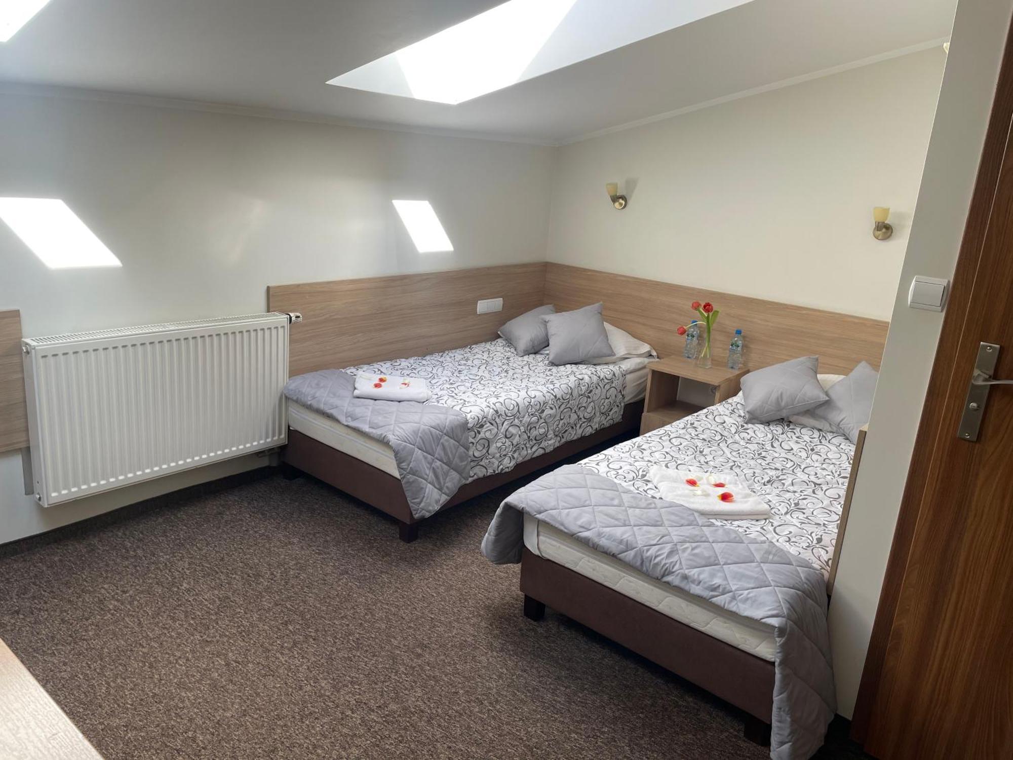 Hotelik Gold Raszyn Extérieur photo