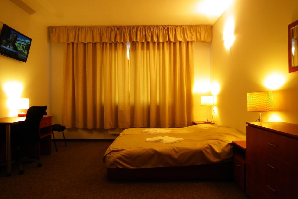 Hotelik Gold Raszyn Extérieur photo